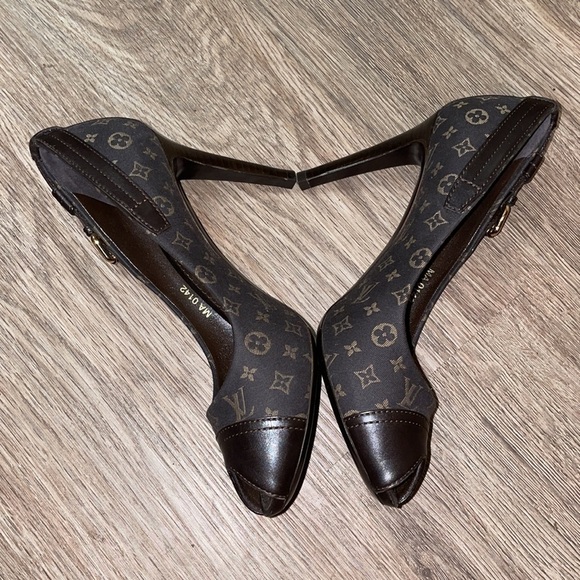 Louis Vuitton Brown Patent Leather Oh Really Peep Toe Pumps  Louis Vuitton peep toe heels size - 36